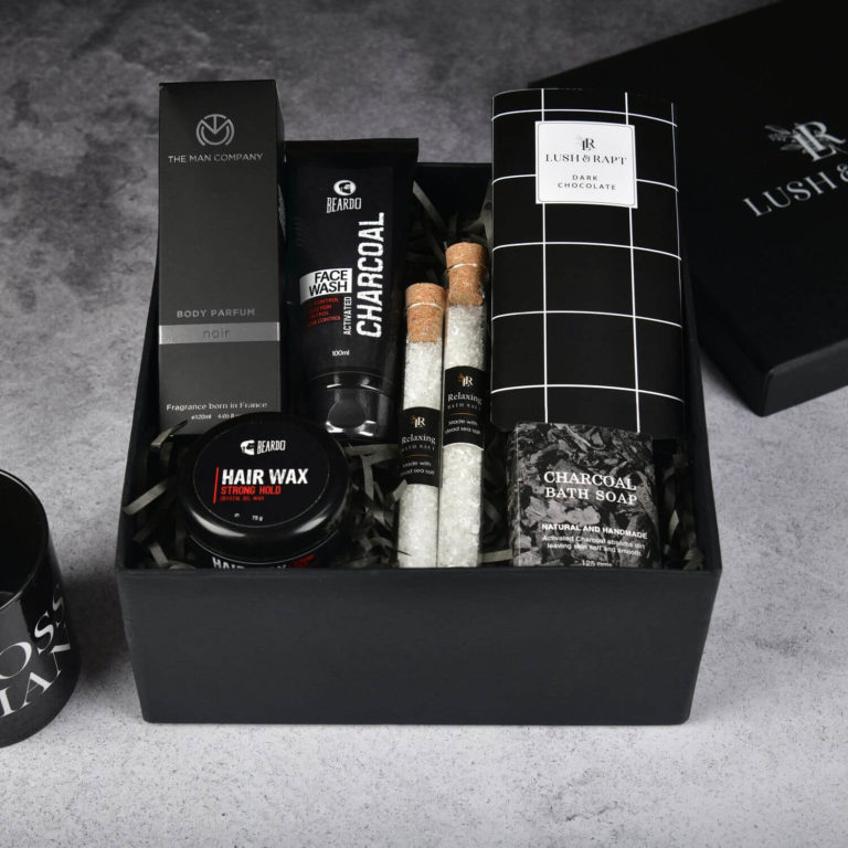 Monsieur! Hamper