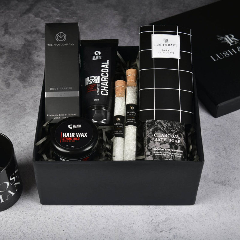 Monsieur! Hamper
